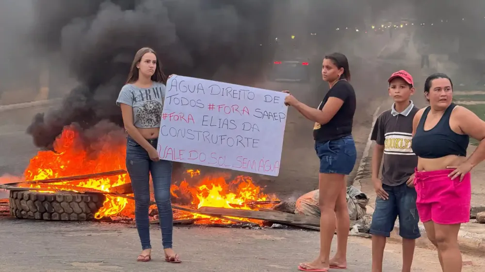 Moradores do Vale do Sol fecham Rodovia Faruk Salmen em protesto contra falta d’água