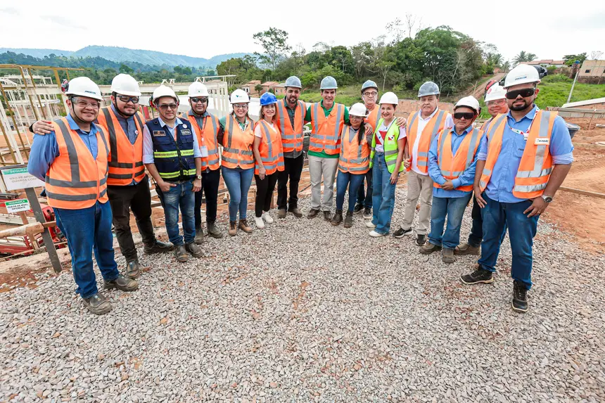 Em Parauapebas, neste sábado (23), o governador Helder Barbalho, autoridades públicas, engenheiros e técnicos da obra