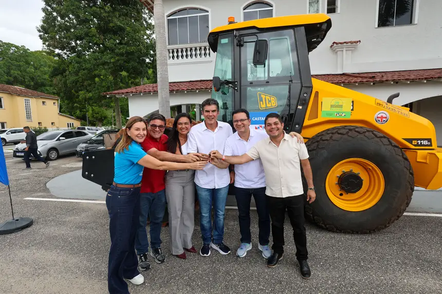 Governo do Pará entrega máquinas para reforçar a manutenção de estradas vicinais