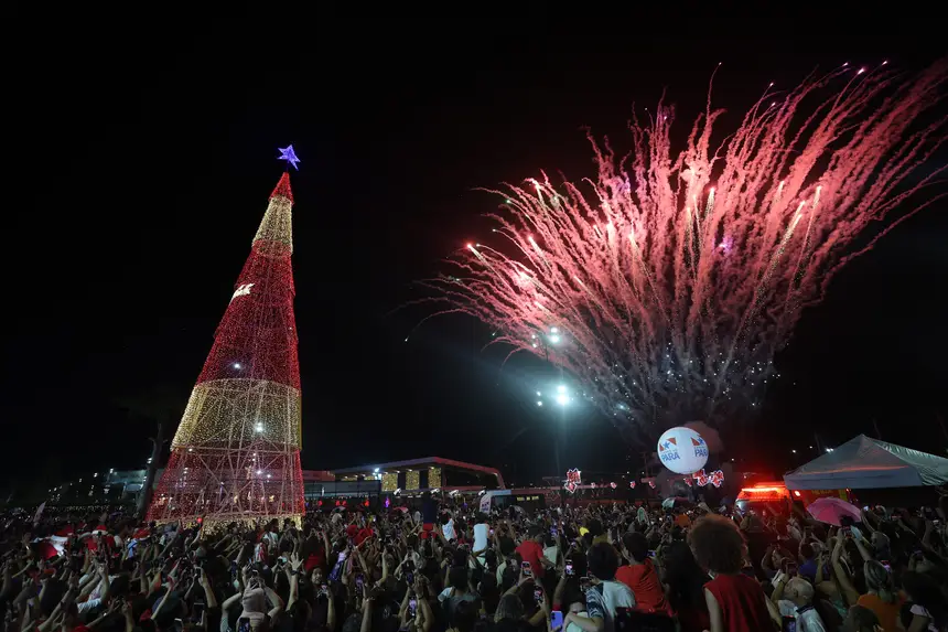 Natal Encantado do Parque da Cidade é aberto com árvore gigante e chegada do Papai Noel em Belém