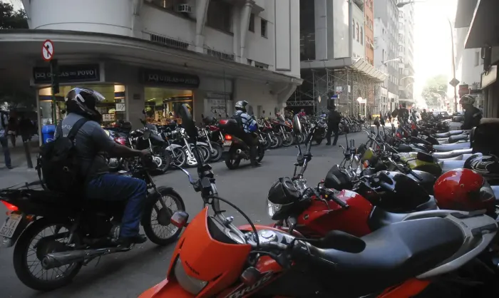 Saiba como registrar veículo ciclomotor; prazo vai até quarta-feira dia 31