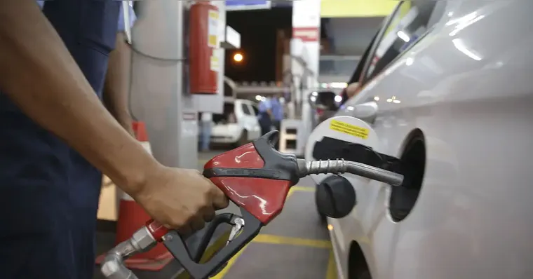 Gasolina e diesel terão alta de até 6,8% a partir de 2026