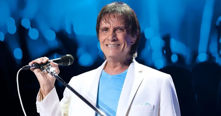 Roberto Carlos se exalta com fotógrafos em show no RJ