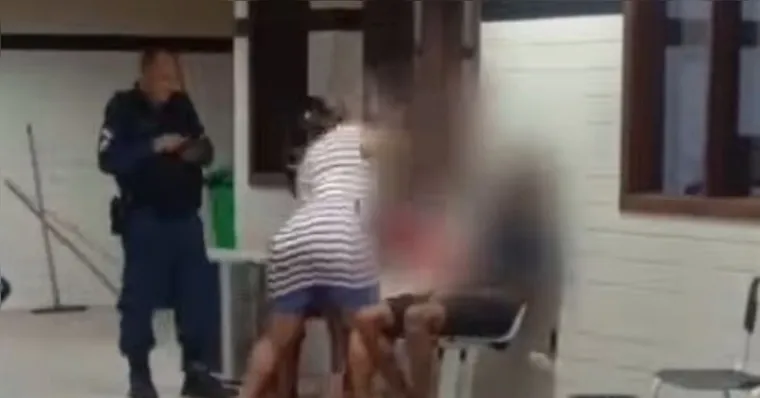 Vídeo: mãe agride filho preso por roubo de carro em Belém