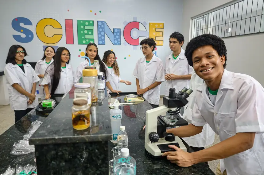 Dia Mundial da Educação: Pará celebra avanços e R$ 1,2 bi investidos em 325 obras na rede pública