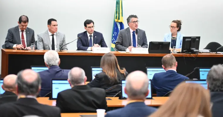 A votação da PEC que prevê o fim da escala 6x1 foi adiada na Câmara após pedido de vista do PL. | Zeca Ribeiro/Câmara dos Deputados