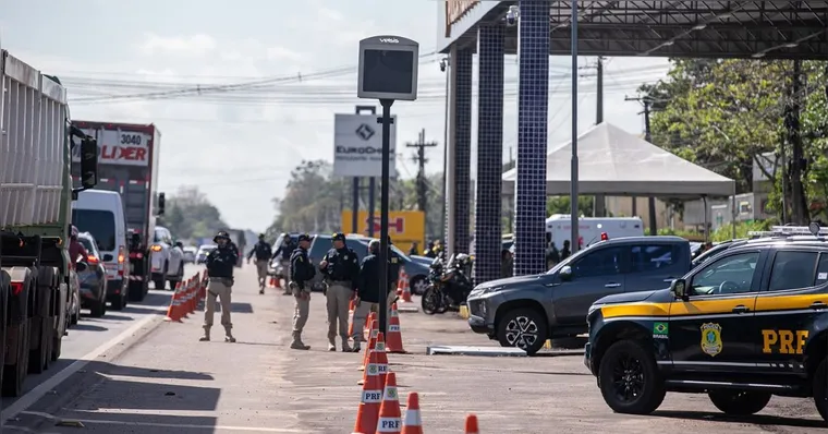 A ação conta com o reforço de 350 policiais que fiscalizam as principais rodovias paraenses, sobretudo nos trechos mais movimentados, como a BR-316. | (Foto: Divulgação/PRF)