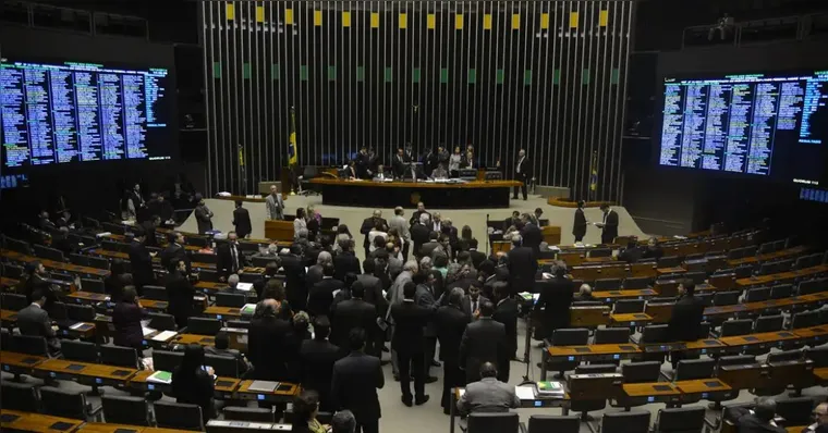 A medida prevê a suspensão da contagem da prescrição enquanto o condenado estiver foragido, retomando o prazo apenas após a captura ou a reapresentação para cumprir o período restante da pena. | (Foto: Valter Campanato/Ag. Brasil)