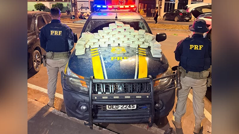 O veículo transportava mais de 50 kg da ‘supermaconha’ em um compartimento oculto/ Foto: Divulgação/PRF