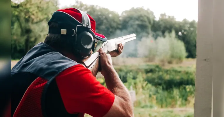 Ataque a tiros em escola de Aubagne, no sudeste da França, deixou o diretor e uma professora feridos; adolescente de 14 anos foi detido. | ( Reprodução Freepik)