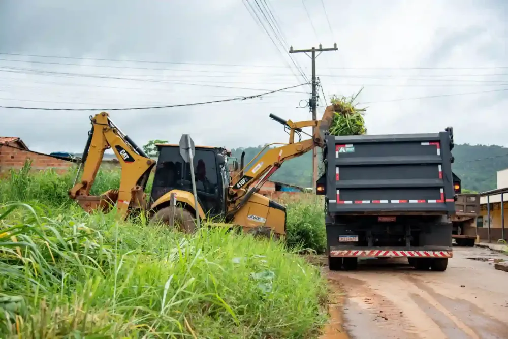 Bairro Tropical recebe Mutirão de Limpeza