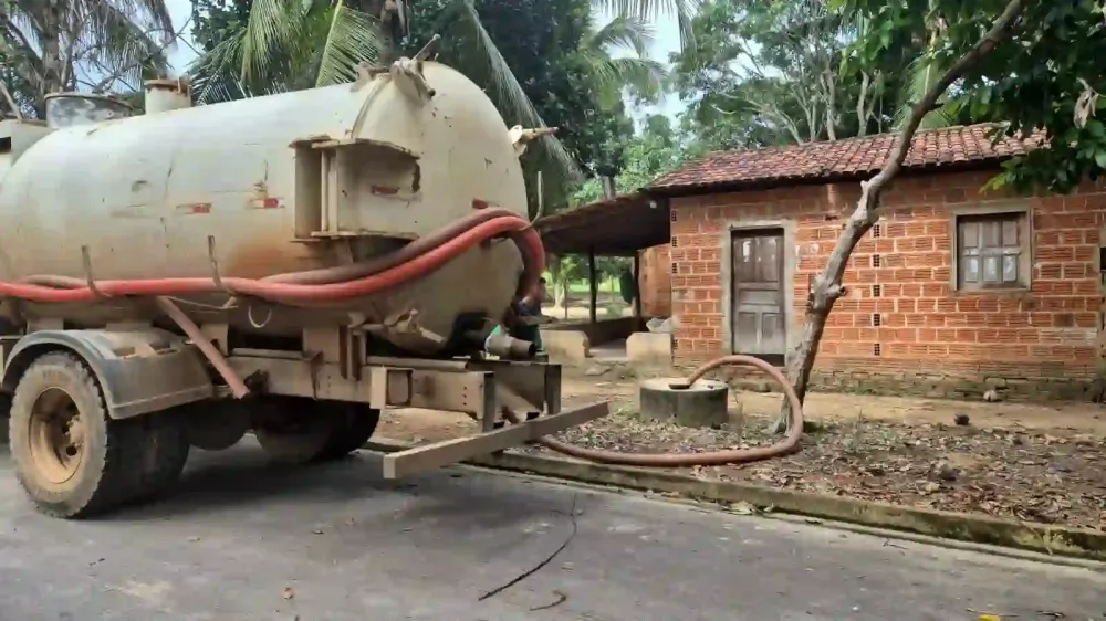 Saaep realiza mutirão de esgotamento sanitário na Vila Onalício Barros