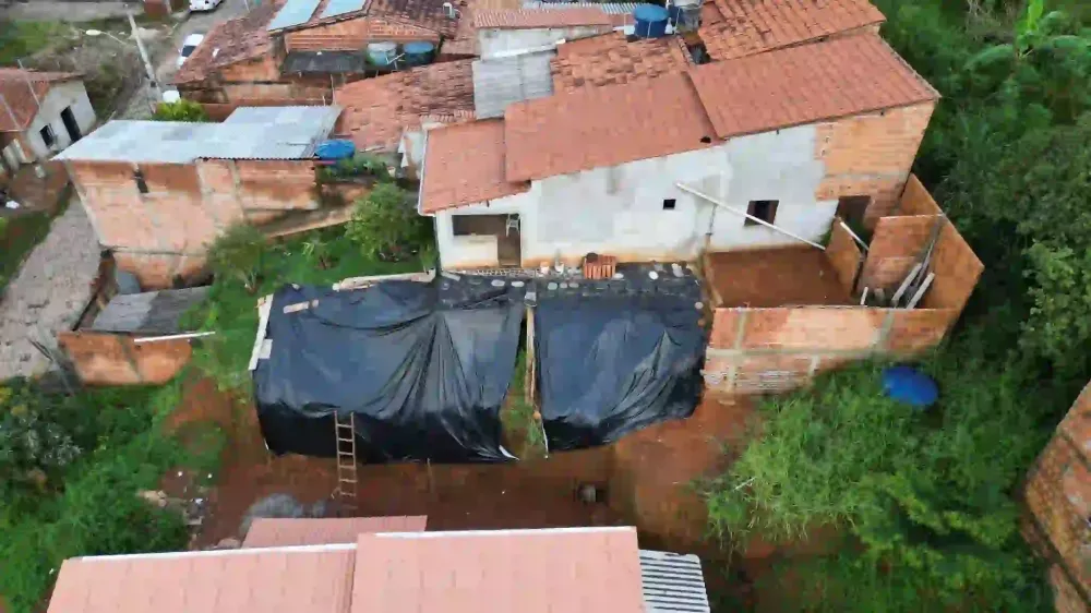 Deslizamento de terra é registrado no alto do Liberdade II e autoridades estão em alerta